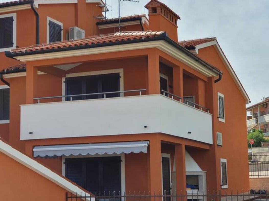 Modern Apartment Ana Premantura Buitenkant foto