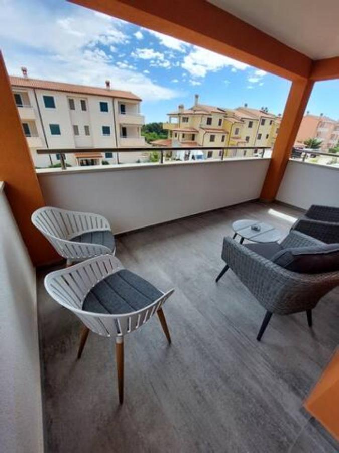 Modern Apartment Ana Premantura Buitenkant foto